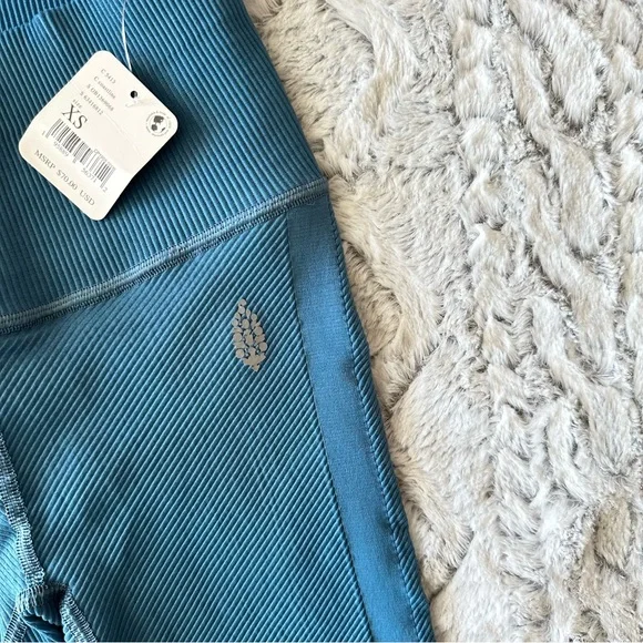Free People Movement Free Throw Leggings, Coastline, XS - Picture 9 of 10